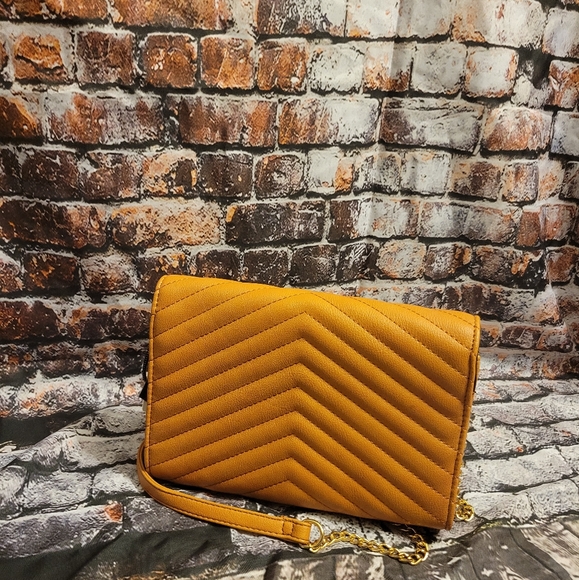 Mustard Purse - Picture 2 of 3